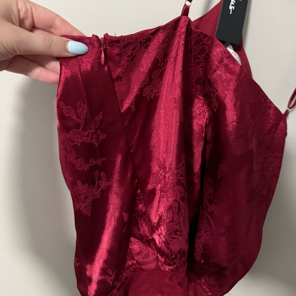 NWT Lulus Desirable Dream Wine Red Satin Jacquard One-shoulder Bodysuit - Picture 7 of 9